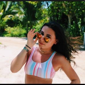 Meet your Posher, Ava